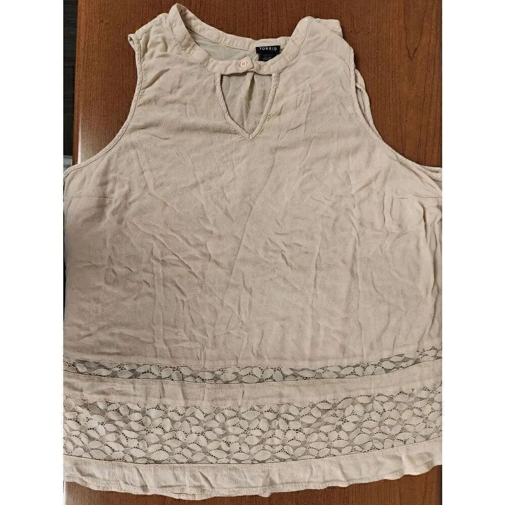Torrid 4 pale pink sleeveless top with keyhole neckline and lace on the bottom